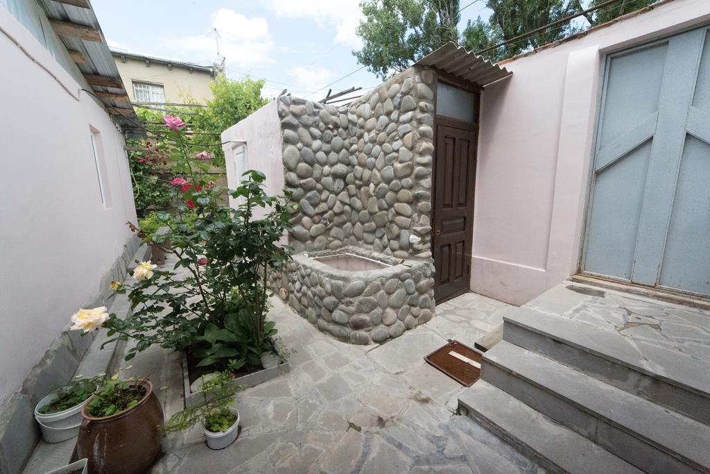 Guesthouse Levani Gori Bagian luar foto