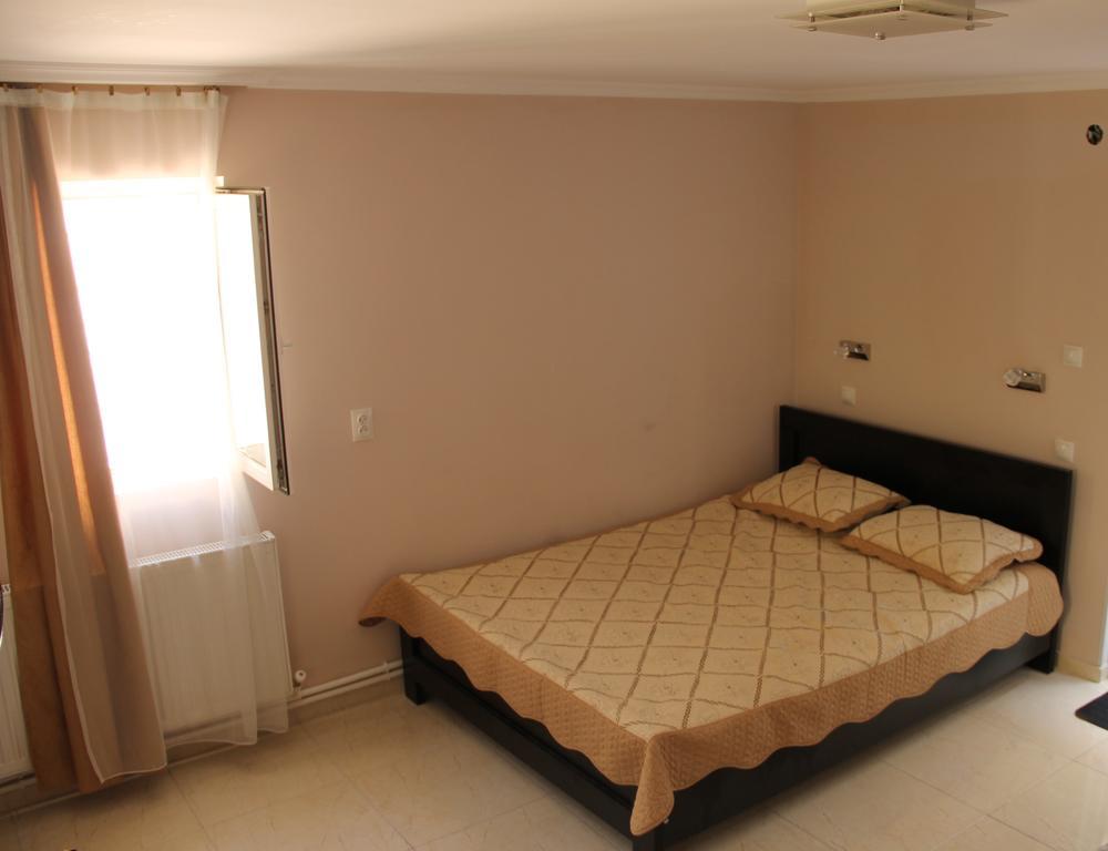 Guesthouse Levani Gori Bagian luar foto